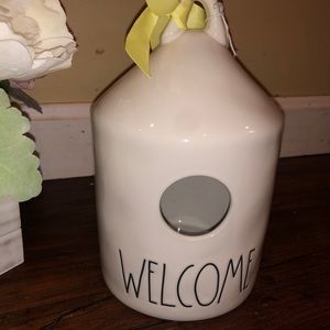 NWT Rae Dunn “Welcome” Birdhouse w/Bee on Back